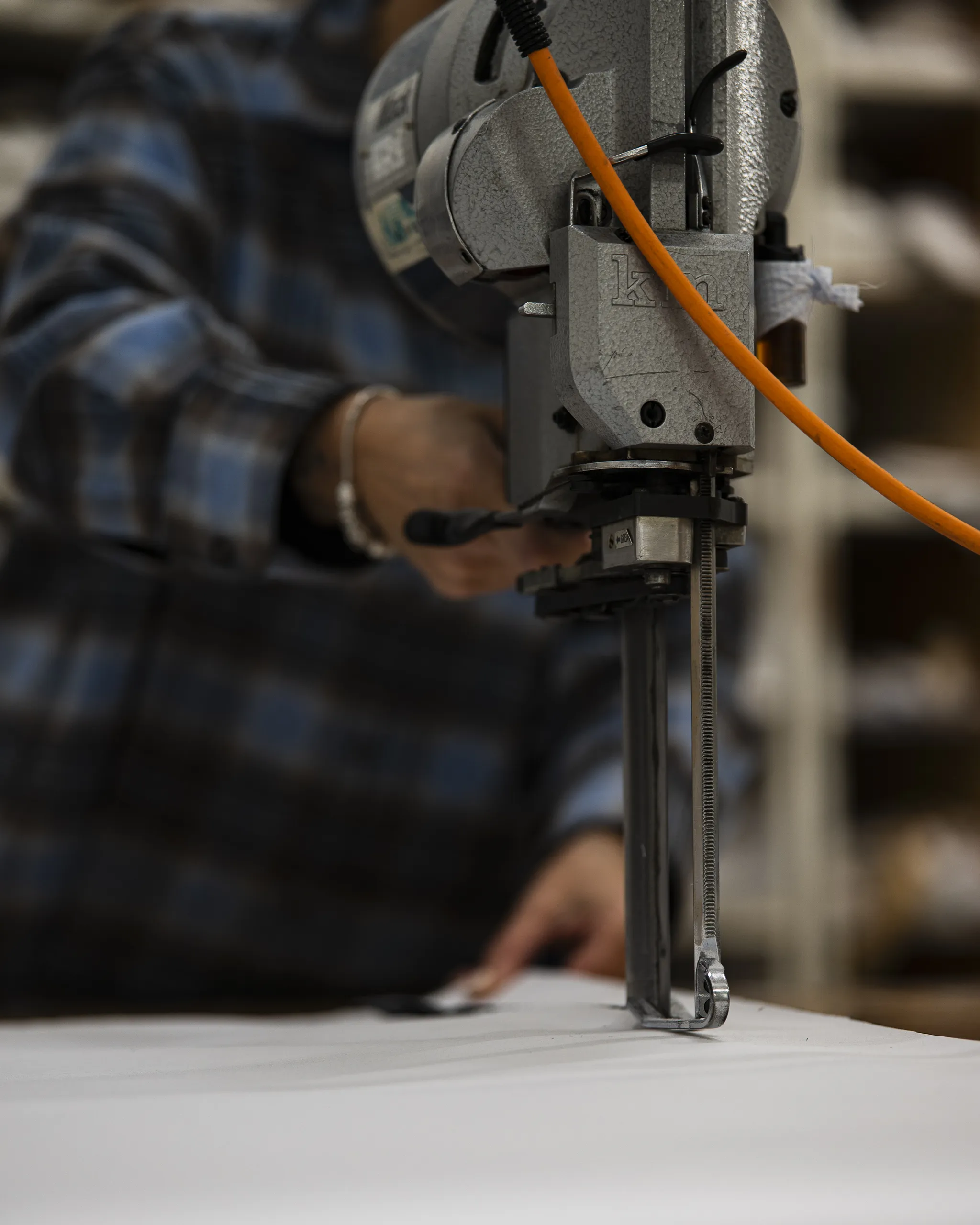 Dettaglio di tessuto e lavorazione sartoriale